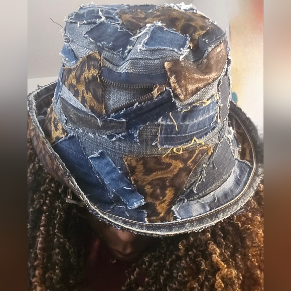 Meet your Posher, Posh - Picture 2 of 3